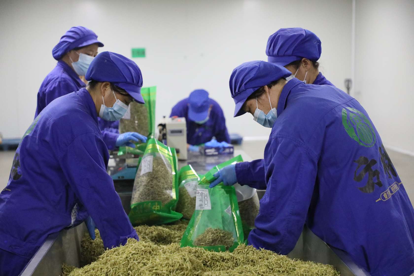 仲景之光 “新”耀世界丨來源可溯，去向可追！這家企業(yè)的中藥飲片有了“數(shù)字身份證”