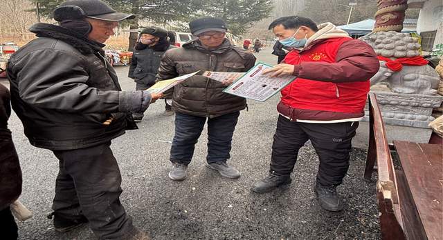 內(nèi)鄉(xiāng)縣板場鄉(xiāng)衛(wèi)生院中醫(yī)藥健康宣傳進廟會