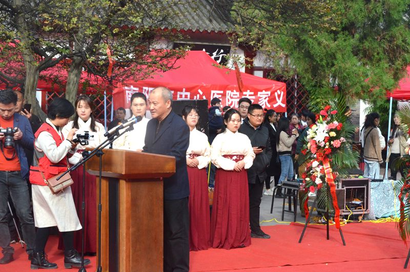 市中發(fā)局黨組成員、市中醫(yī)院院長張封嶺主持2