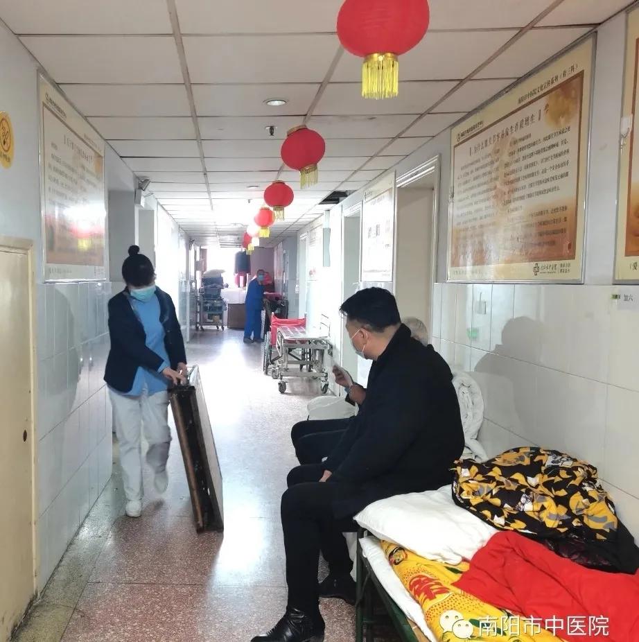 南陽(yáng)市中醫(yī)院有這樣一個(gè)群體：在特殊的節(jié)日里，她們做著平凡而又不平凡的事情