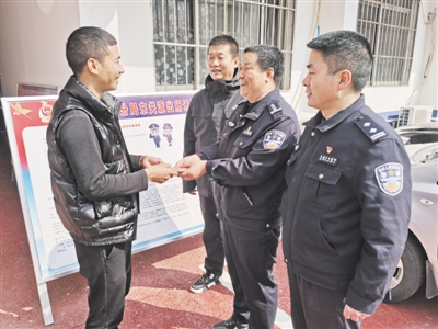 南陽：小孫子治病的錢丟了，眾人出手——  1萬元治病錢終于找到了 