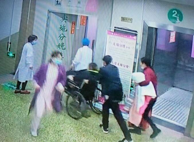 凌晨四點，方城縣婦幼保健院一場驚心動魄的緊急接生