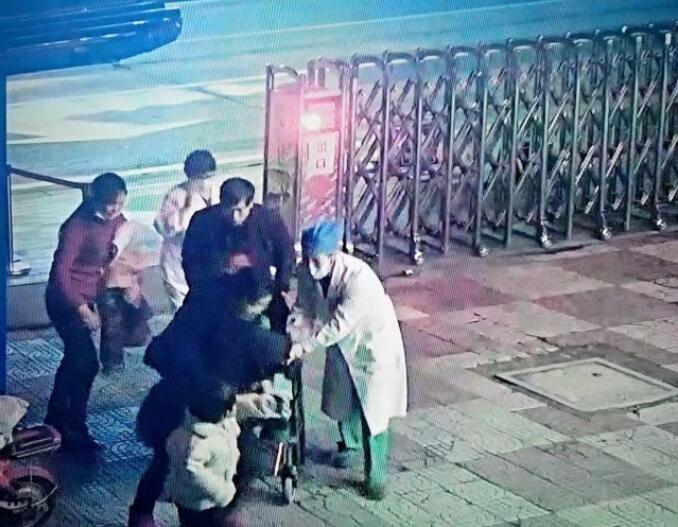 凌晨四點，方城縣婦幼保健院一場驚心動魄的緊急接生
