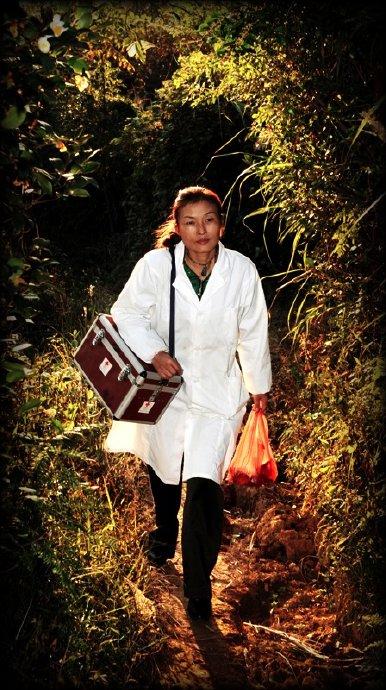 如何讓鄉(xiāng)村醫(yī)生“下得去、留得住”？這個(gè)報(bào)告指明方向