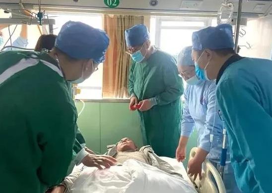 南陽醫(yī)專二附院開展患者突發(fā)呼吸、心跳驟停應急演練