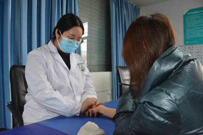 南陽宛誠醫(yī)院：致敬三八婦女節(jié)，她們用堅守與奉獻去綻放最美年華