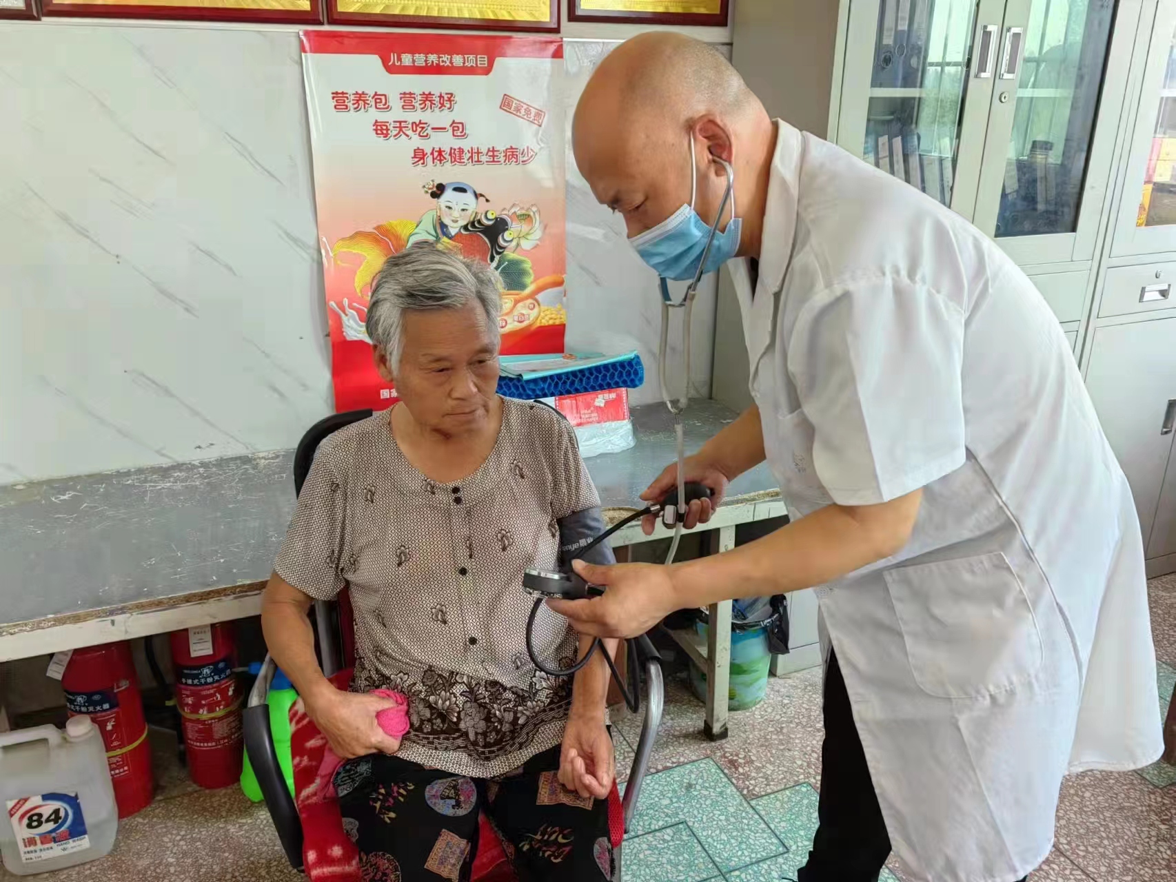 創(chuàng)新舉措 應(yīng)接盡接——方城券橋鎮(zhèn)60歲以上人群新冠疫苗接種工作高效開展
