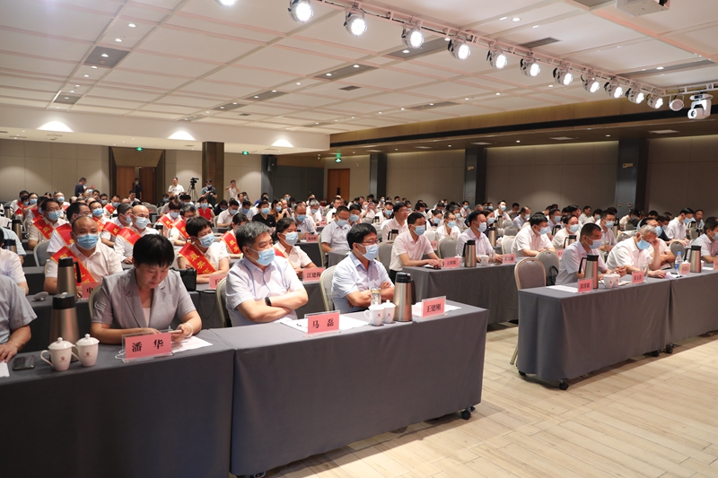 表彰先進 樹立標桿——南陽市慶祝2022年第五個“中國醫(yī)師節(jié)”表彰大會