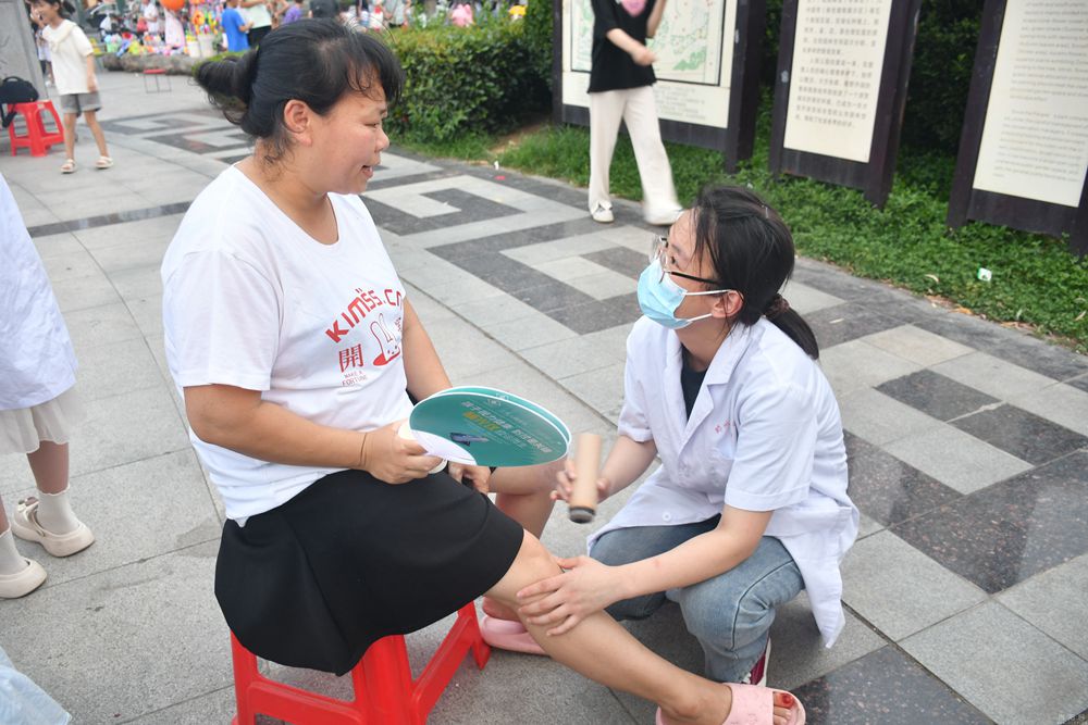 看中醫(yī)，識(shí)中藥！鄧州市中醫(yī)院“中醫(yī)藥文化夜市”開市！