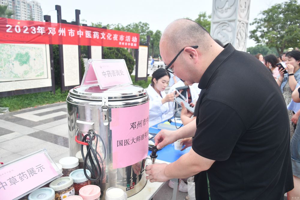 看中醫(yī)，識(shí)中藥！鄧州市中醫(yī)院“中醫(yī)藥文化夜市”開市！