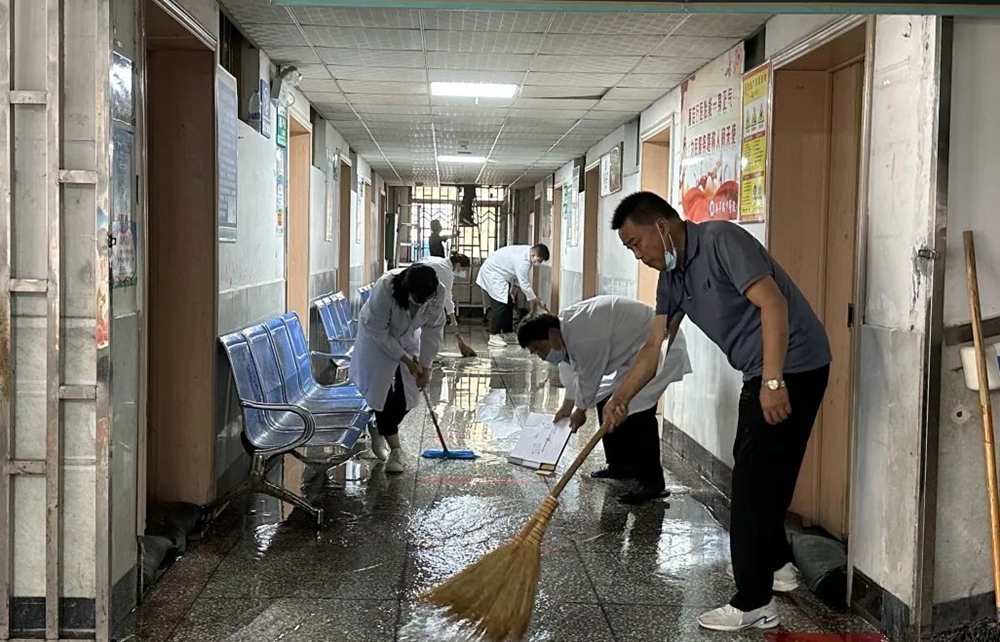 爭(zhēng)分奪秒忙搶修 奮戰(zhàn)一線不言累——發(fā)生在鎮(zhèn)平縣中醫(yī)院的好人好事