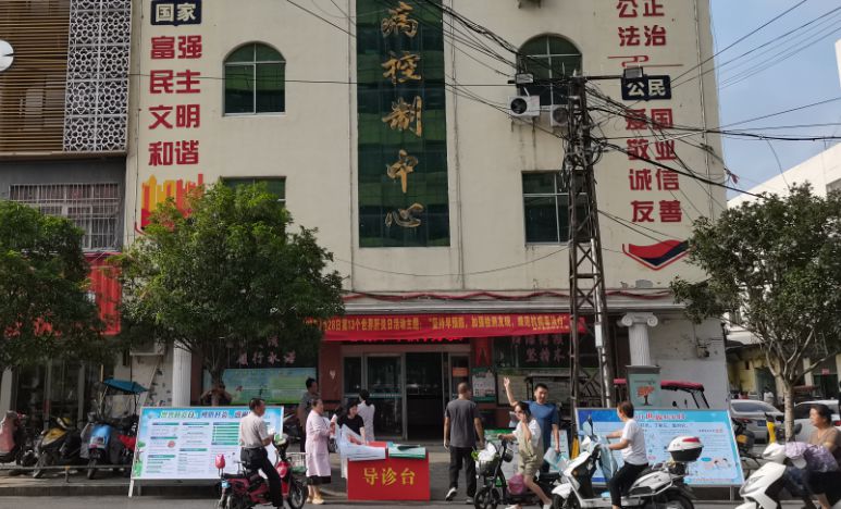 鎮(zhèn)平縣疾控中心組織全縣醫(yī)療單位開展“世界肝炎日”宣傳活動(dòng)