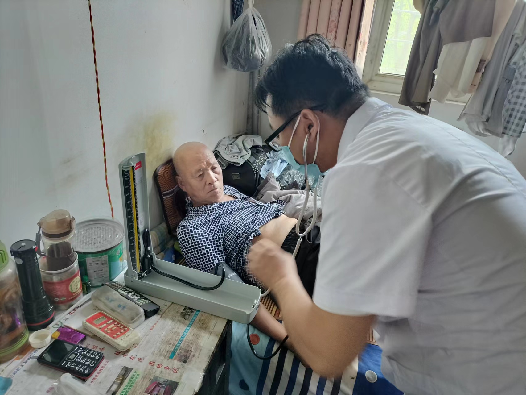 昔日看病掛號排隊 今天就診不出家門——河南方城700中醫(yī)師履約服務(wù)進農(nóng)家 破解“看病難”“看病貴”瓶頸