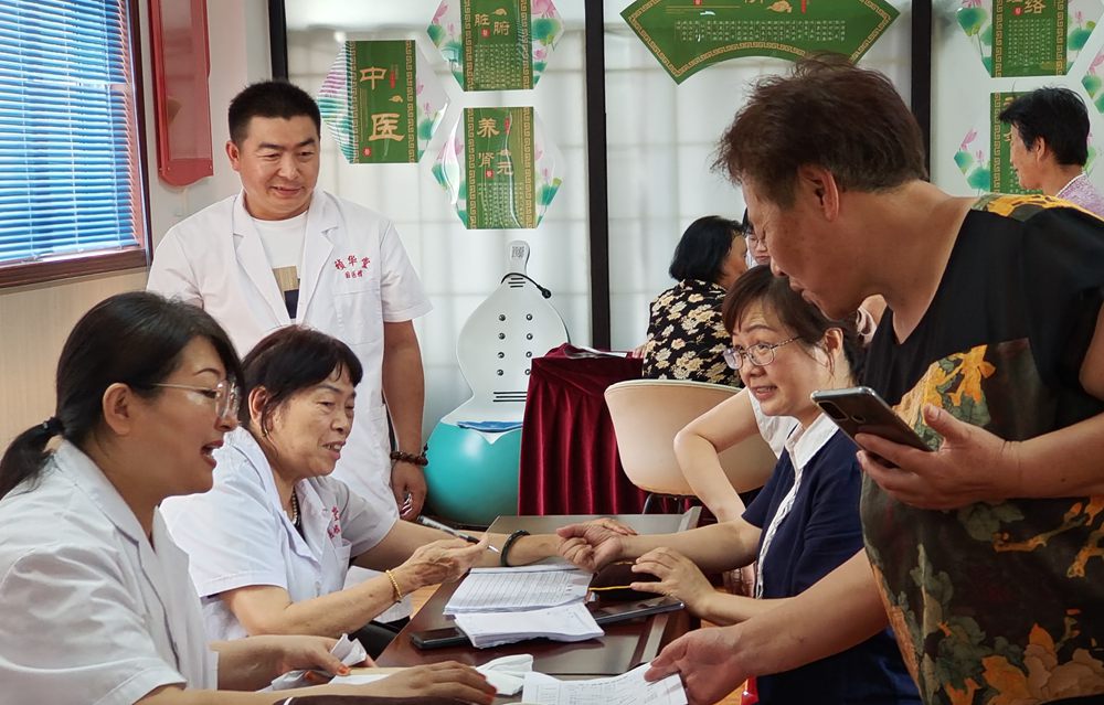 南陽禎華堂義診活動走進華光社區(qū)