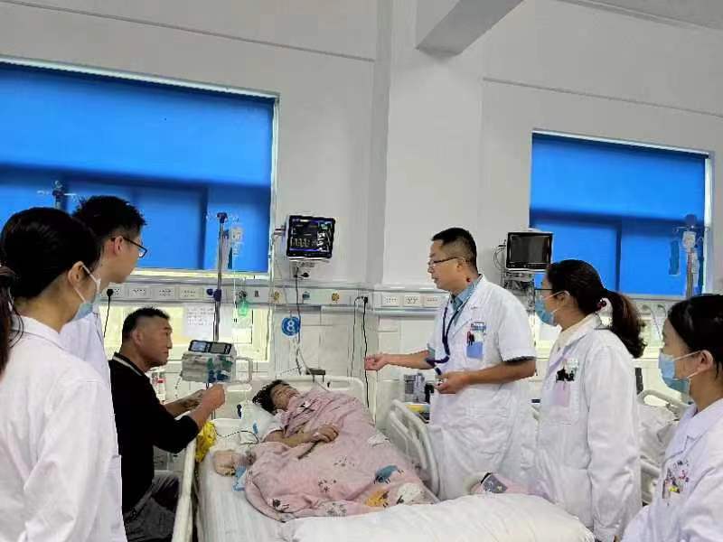方城醫(yī)務(wù)工作者：中秋國慶我在崗——守護(hù)健康不打烊