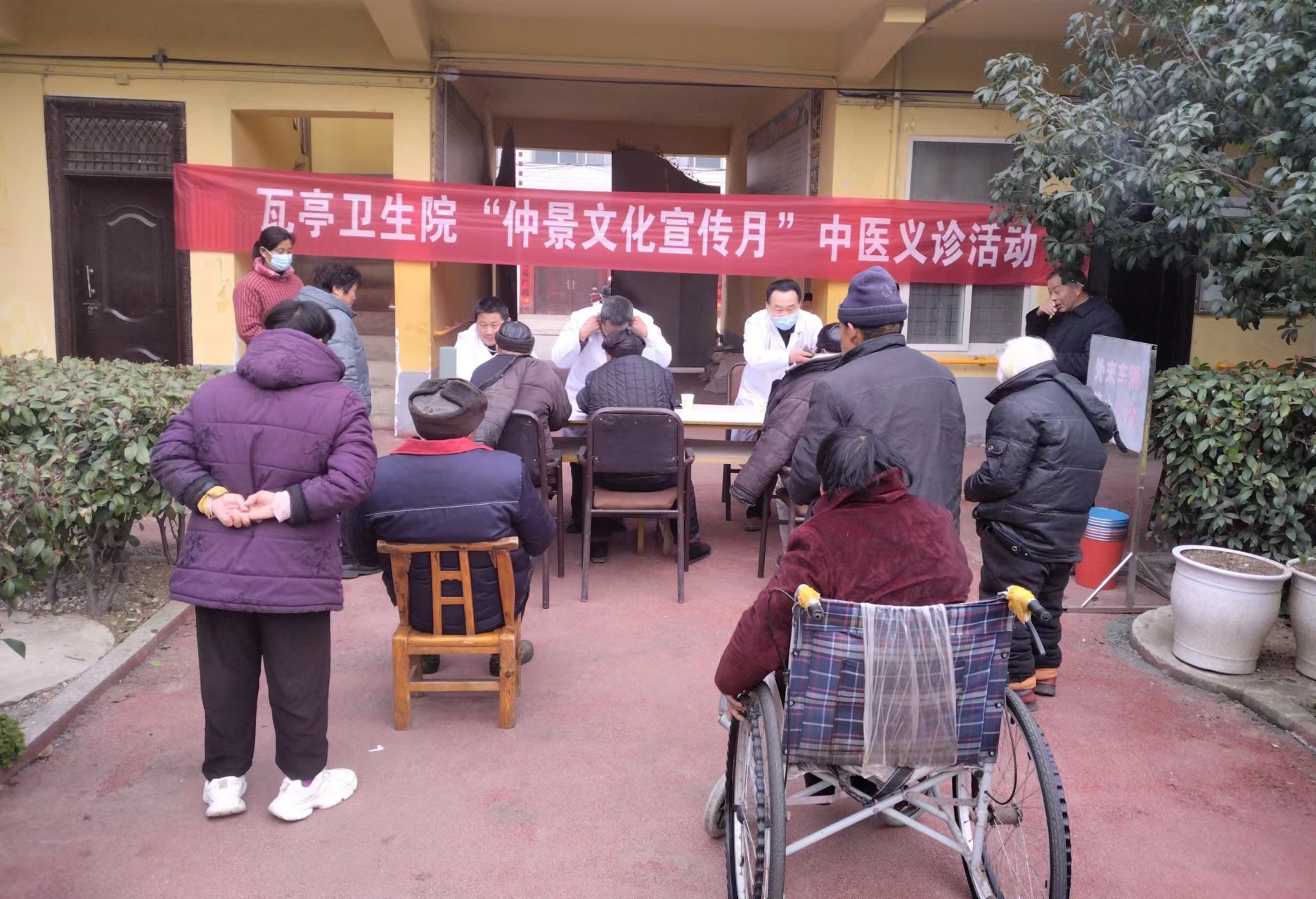 內(nèi)鄉(xiāng)縣瓦亭鎮(zhèn)衛(wèi)生院組織開展“仲景文化宣傳月”中醫(yī)義診活動