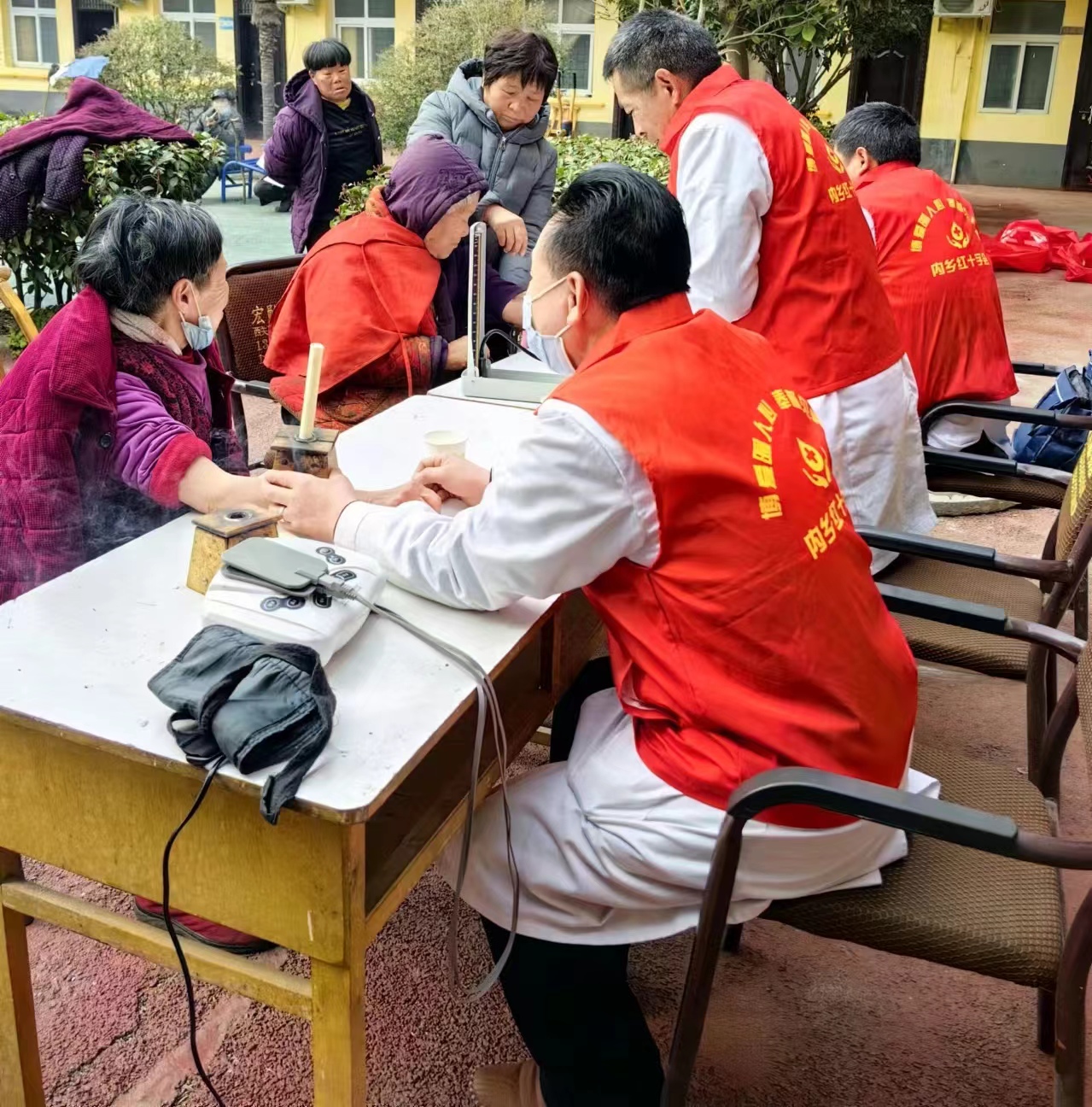 內(nèi)鄉(xiāng)縣瓦亭鎮(zhèn)衛(wèi)生院組織開展“仲景文化宣傳月”中醫(yī)義診活動