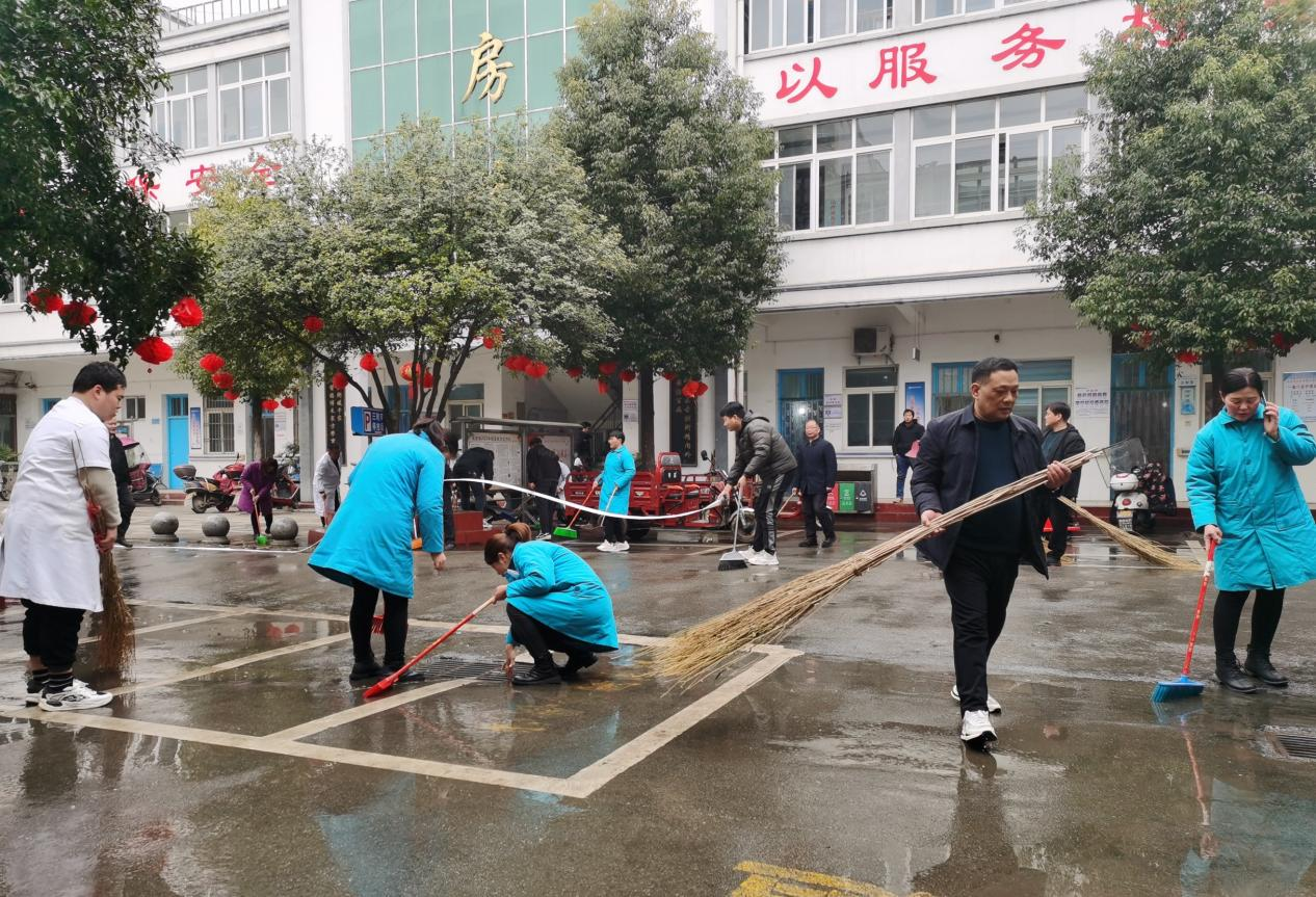 【優(yōu)化營商環(huán)境】灌漲鎮(zhèn)衛(wèi)生院常態(tài)化開展衛(wèi)生大掃除，持續(xù)營造良好就醫(yī)環(huán)境