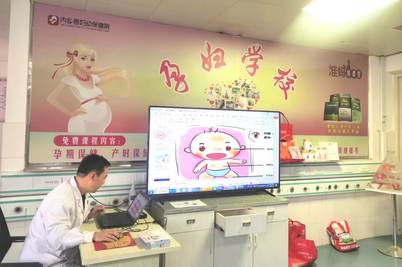 內(nèi)鄉(xiāng)縣婦幼保健院孕婦學(xué)校課堂教您正確認(rèn)識(shí)新生兒黃疸——寶寶不做“小黃人”