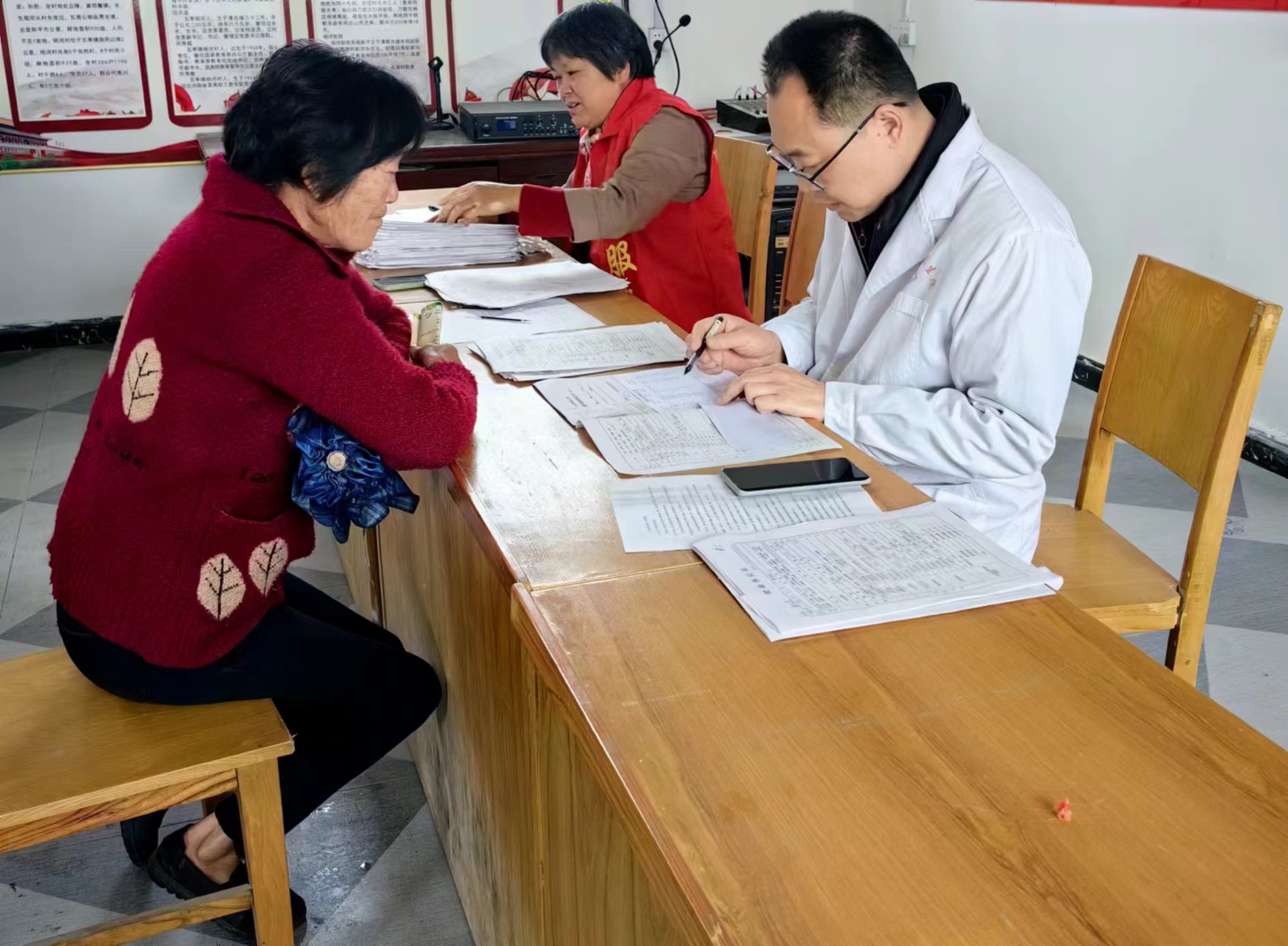 內(nèi)鄉(xiāng)縣瓦亭鎮(zhèn)衛(wèi)生院：做好體檢反饋，關(guān)愛(ài)群眾健康