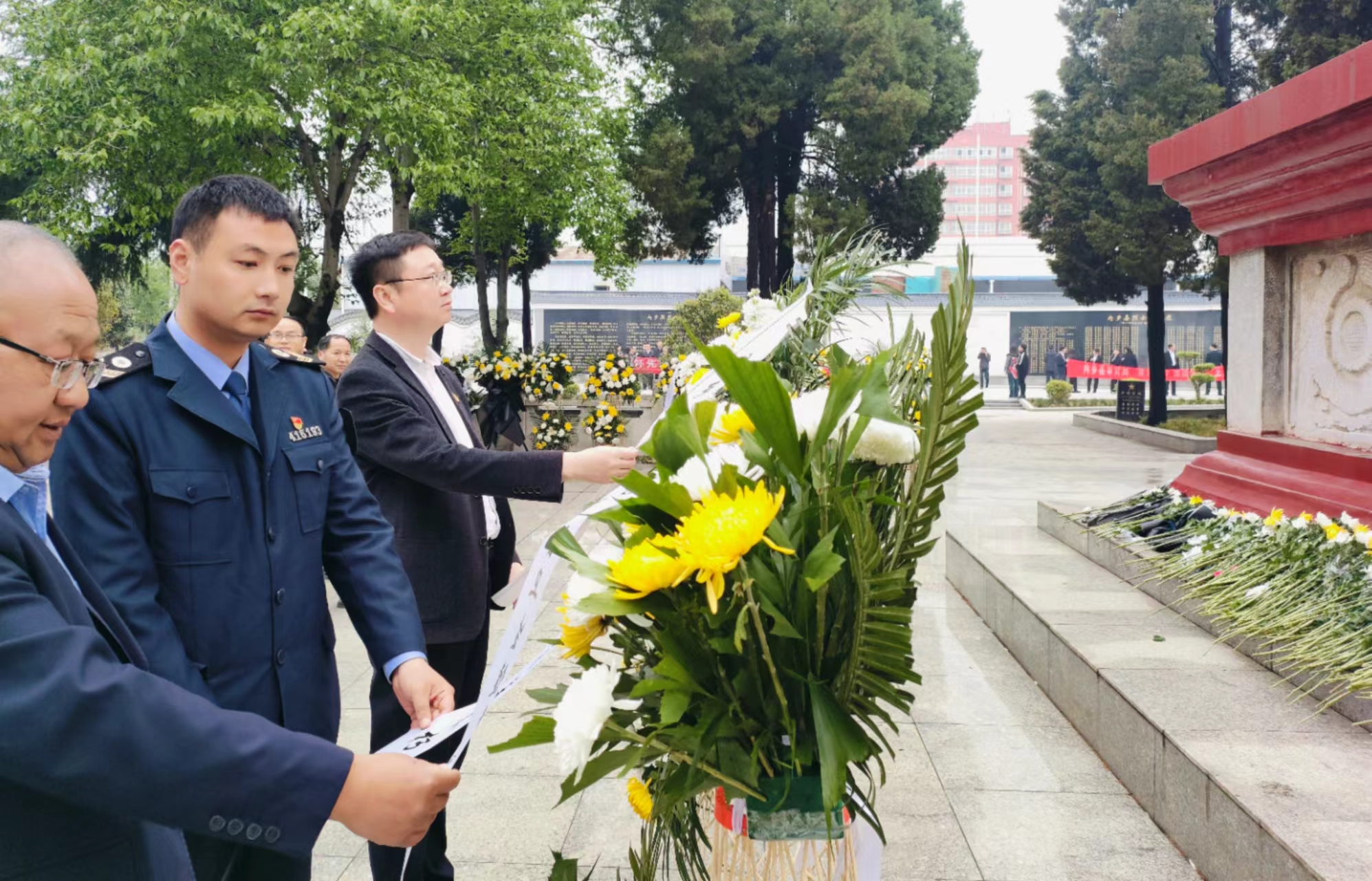 緬懷革命先烈 傳承紅色基因——內(nèi)鄉(xiāng)縣婦幼保健院開展“清明祭英烈”主題活動