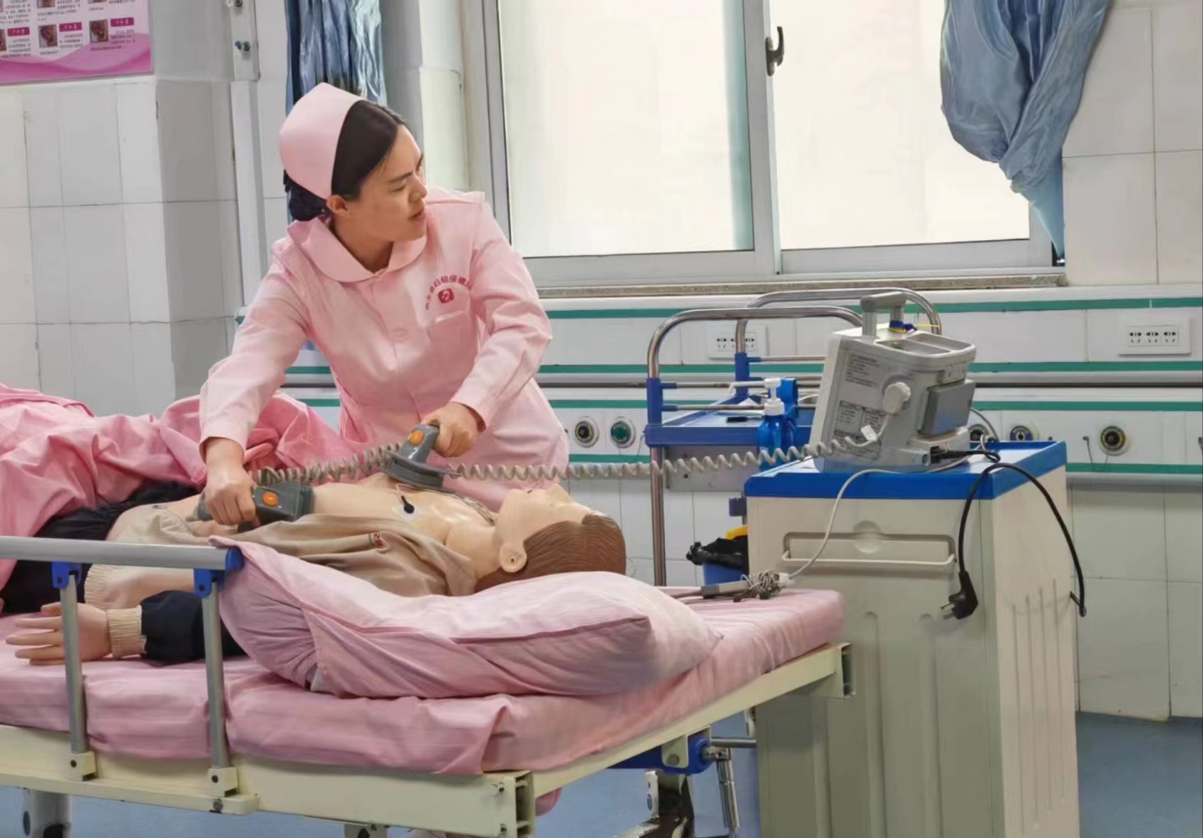 內(nèi)鄉(xiāng)縣婦幼保健院舉行單人徒手心肺復蘇及電除顫技能考核