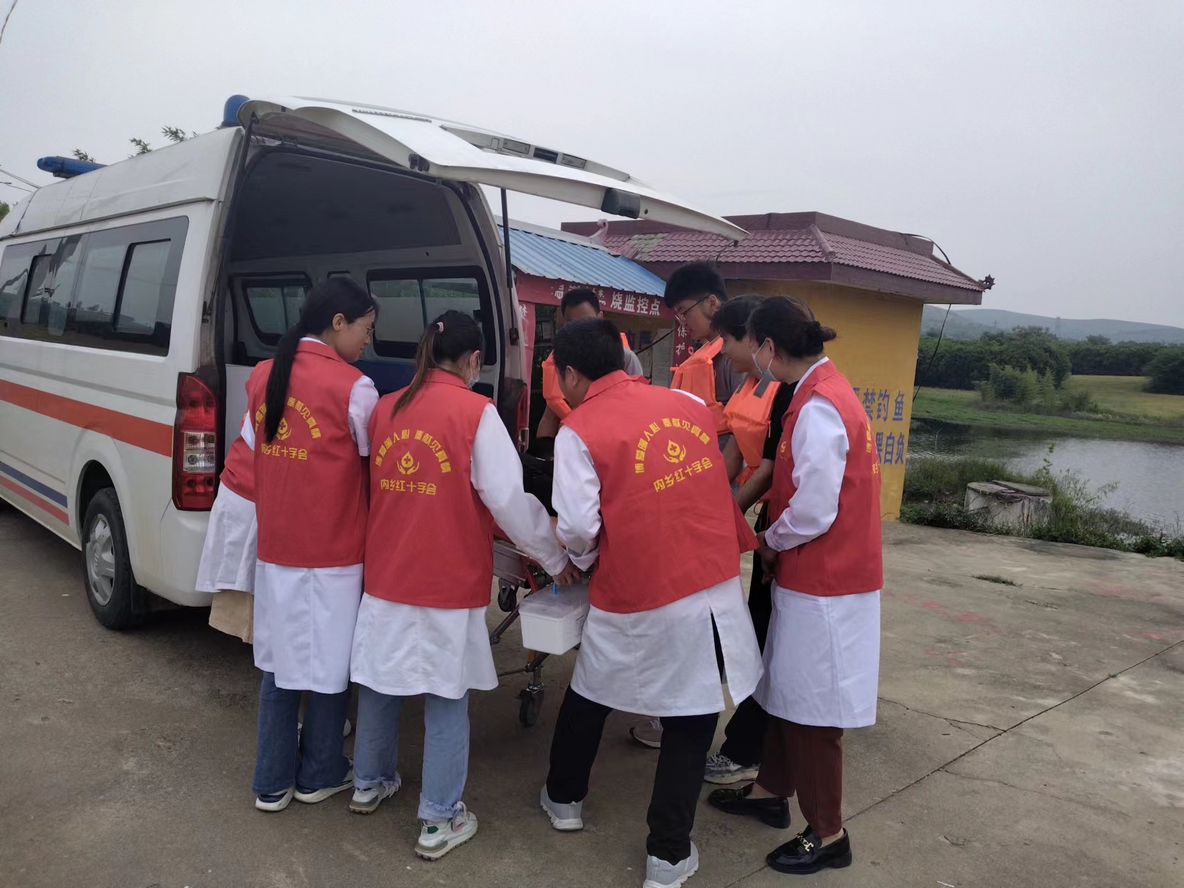 實戰(zhàn)演練，“汛”練有速——內(nèi)鄉(xiāng)縣瓦亭鎮(zhèn)衛(wèi)生院積極參與防汛搶險應(yīng)急救援綜合演練