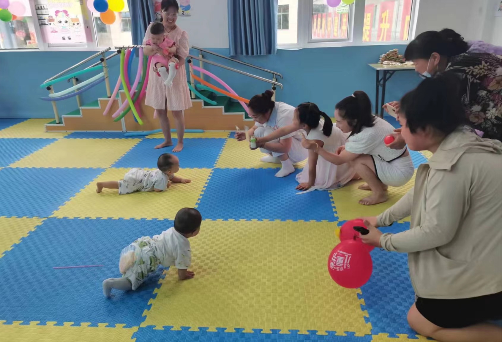 內(nèi)鄉(xiāng)縣婦幼保健院兒童康復中心舉辦慶“六一”兒童節(jié)親子活動