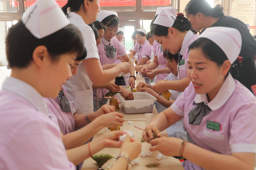 南陽醫(yī)專二附院舉行“濃情端午話傳承  歡樂共享暖人心”活動(dòng)