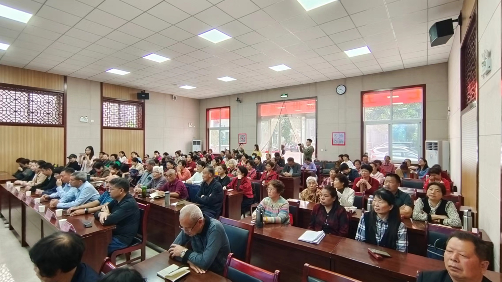 南陽市“老齡健康大家談”進機關(guān)暨“敬老月”活動啟動