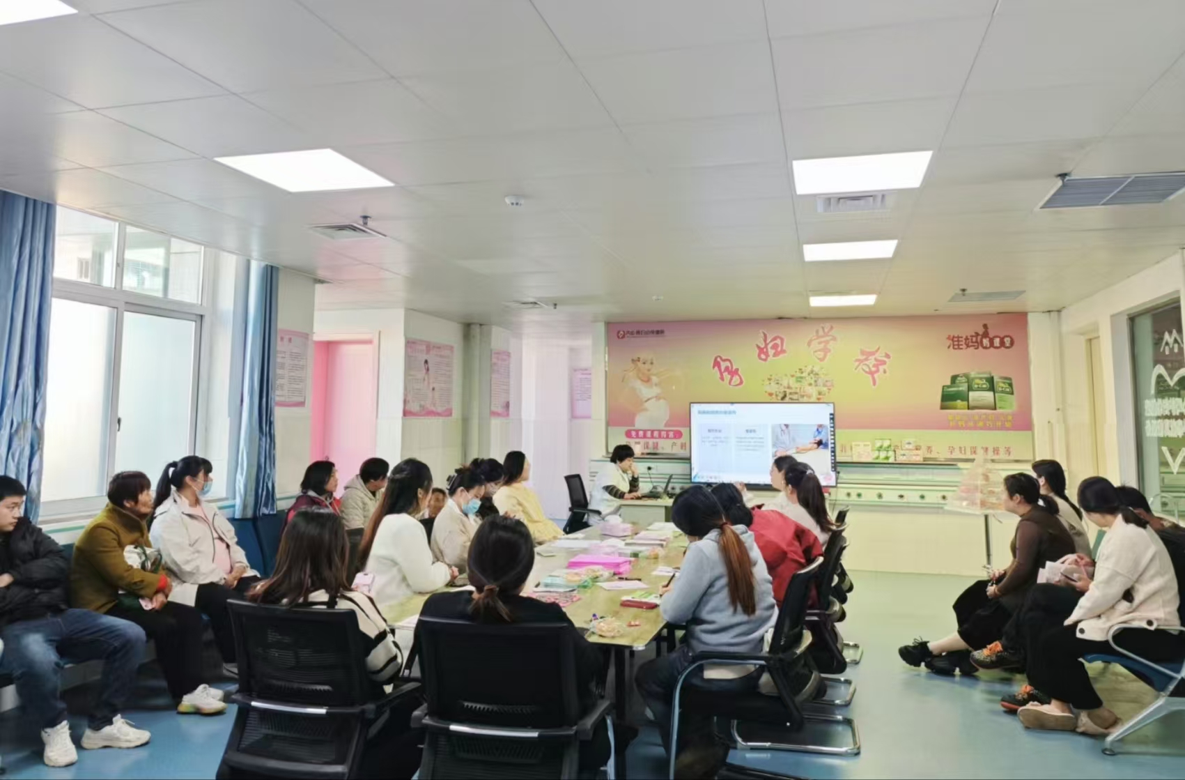 內鄉(xiāng)縣婦幼保健院孕婦學校：遠離“妊娠期高血壓”，不做“高高在上”的準媽媽