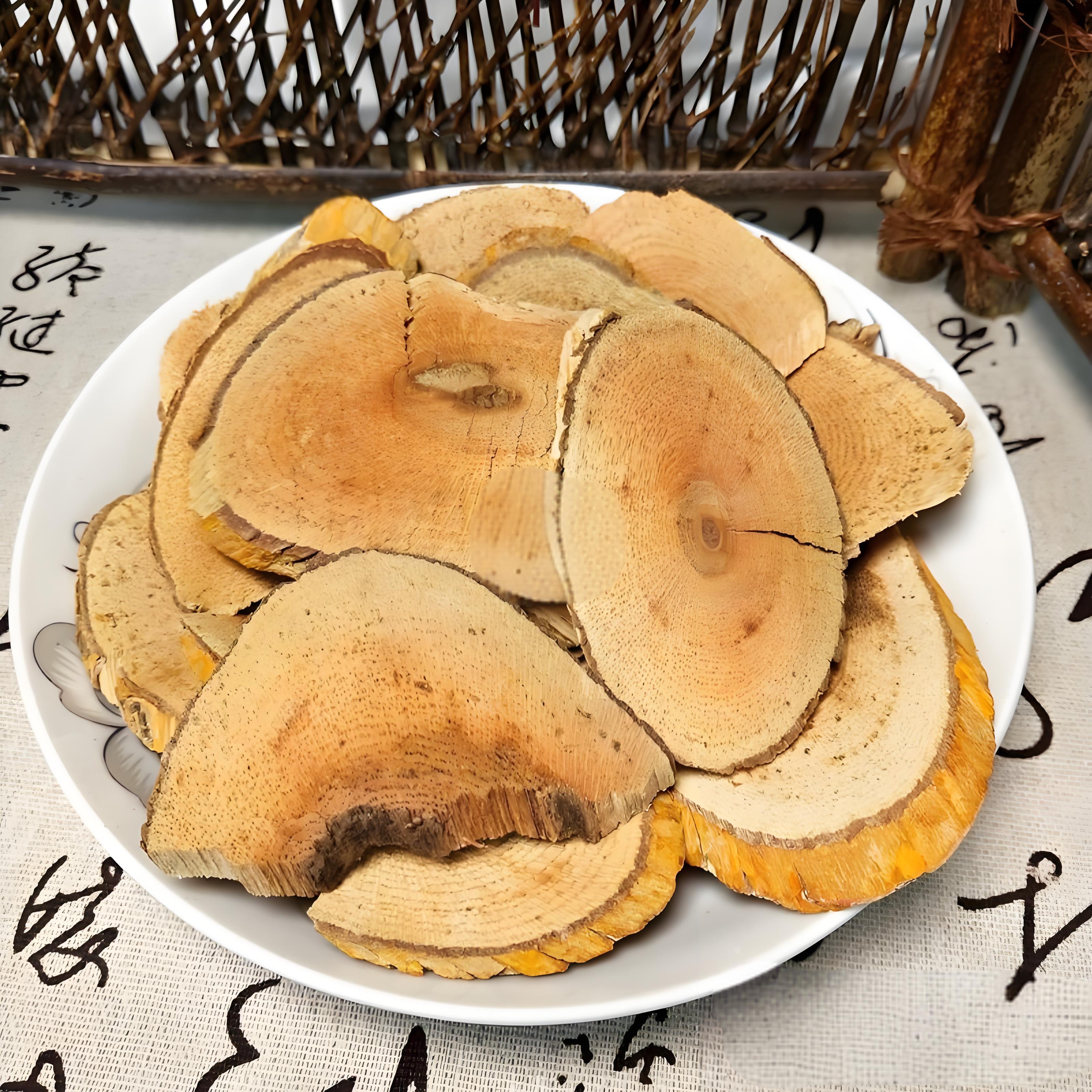 昆明山海棠：祛風(fēng)濕，祛瘀通絡(luò)，續(xù)筋接骨