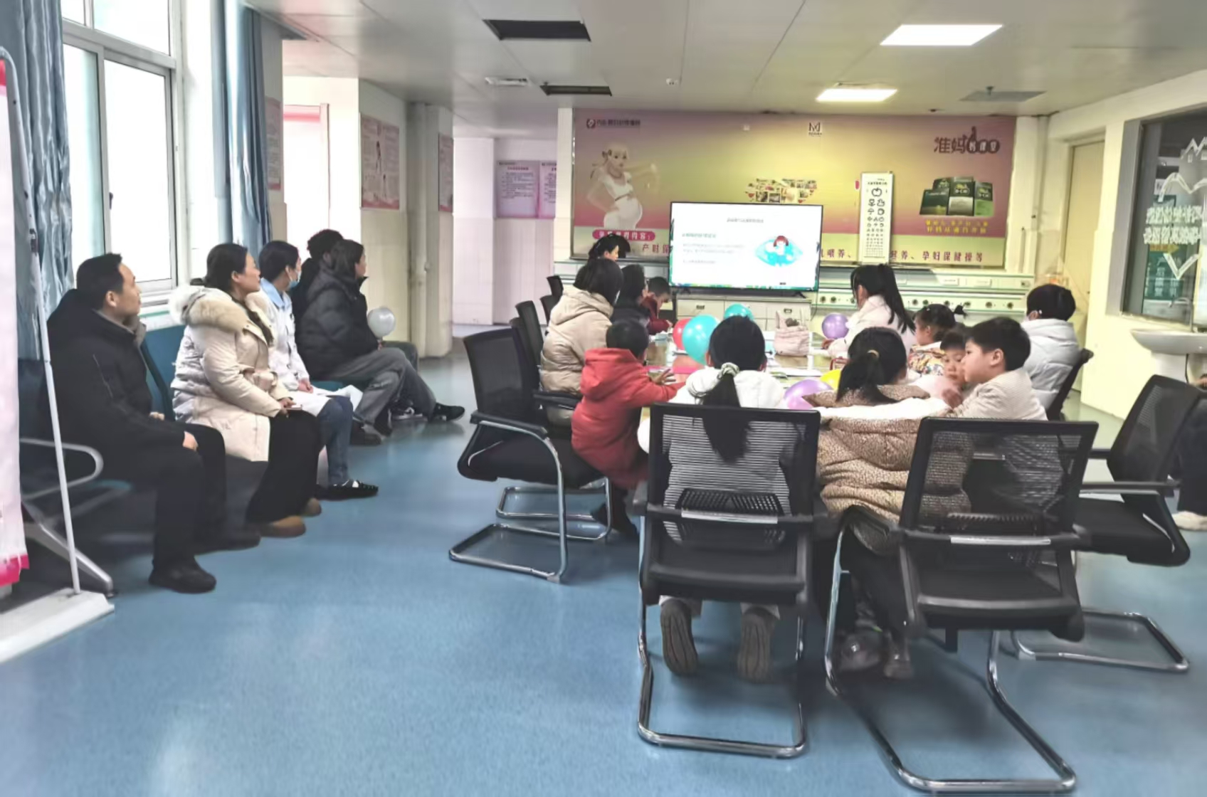 內鄉(xiāng)縣婦幼保健院育兒學校:兒童近視防控，遠離“小眼鏡”