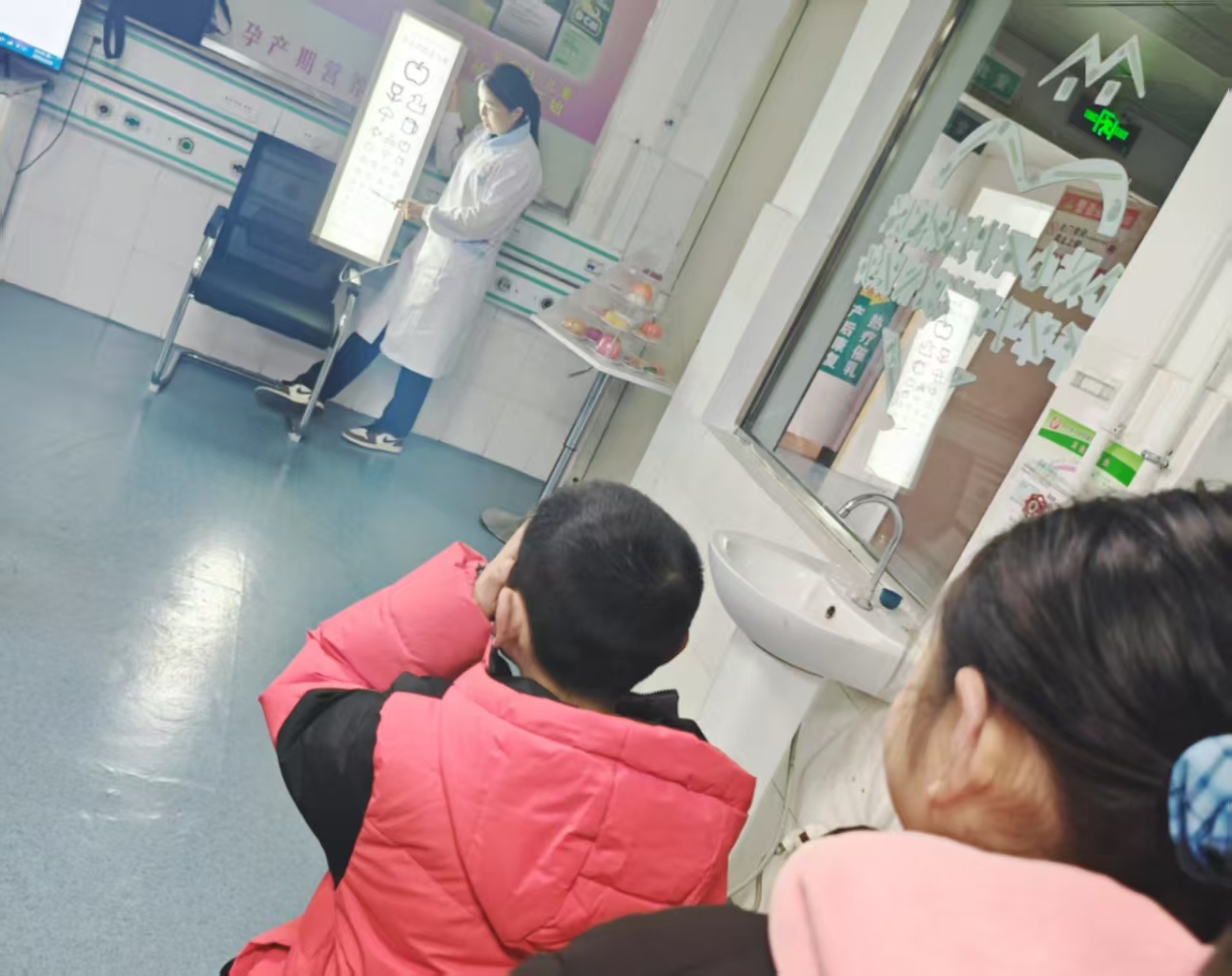 內鄉(xiāng)縣婦幼保健院育兒學校:兒童近視防控，遠離“小眼鏡”
