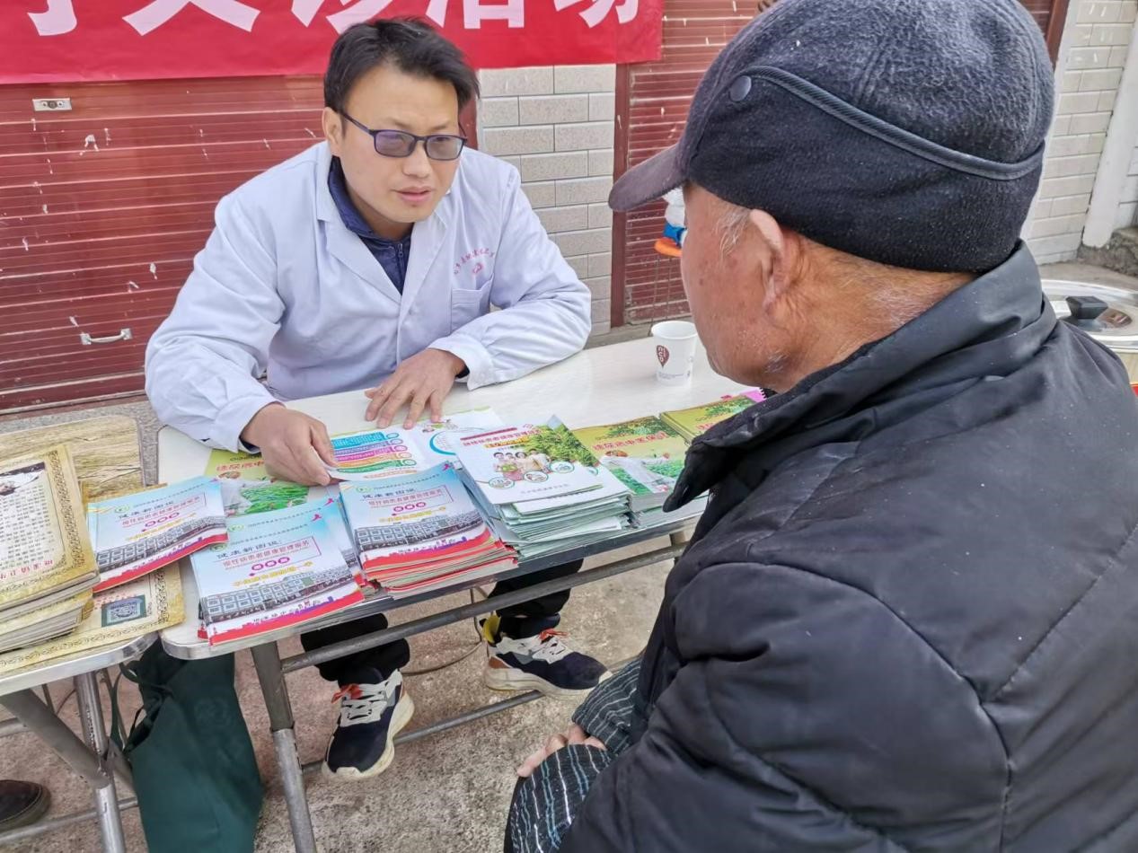 內(nèi)鄉(xiāng)縣桃溪鎮(zhèn)衛(wèi)生院開展“學(xué)雷鋒 我行動(dòng)”文明實(shí)踐主題活動(dòng)