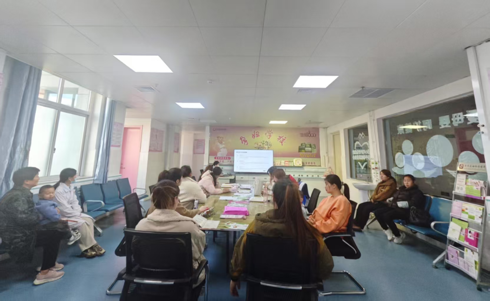 內(nèi)鄉(xiāng)縣婦幼保健院孕婦學(xué)校：母乳喂養(yǎng)，媽媽最偉大的愛