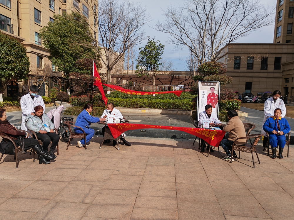傳承雷鋒精神 踐行大醫(yī)精誠(chéng)——南陽科技職業(yè)學(xué)院"學(xué)雷鋒·健康惠民"志愿服務(wù)活動(dòng)紀(jì)實(shí)