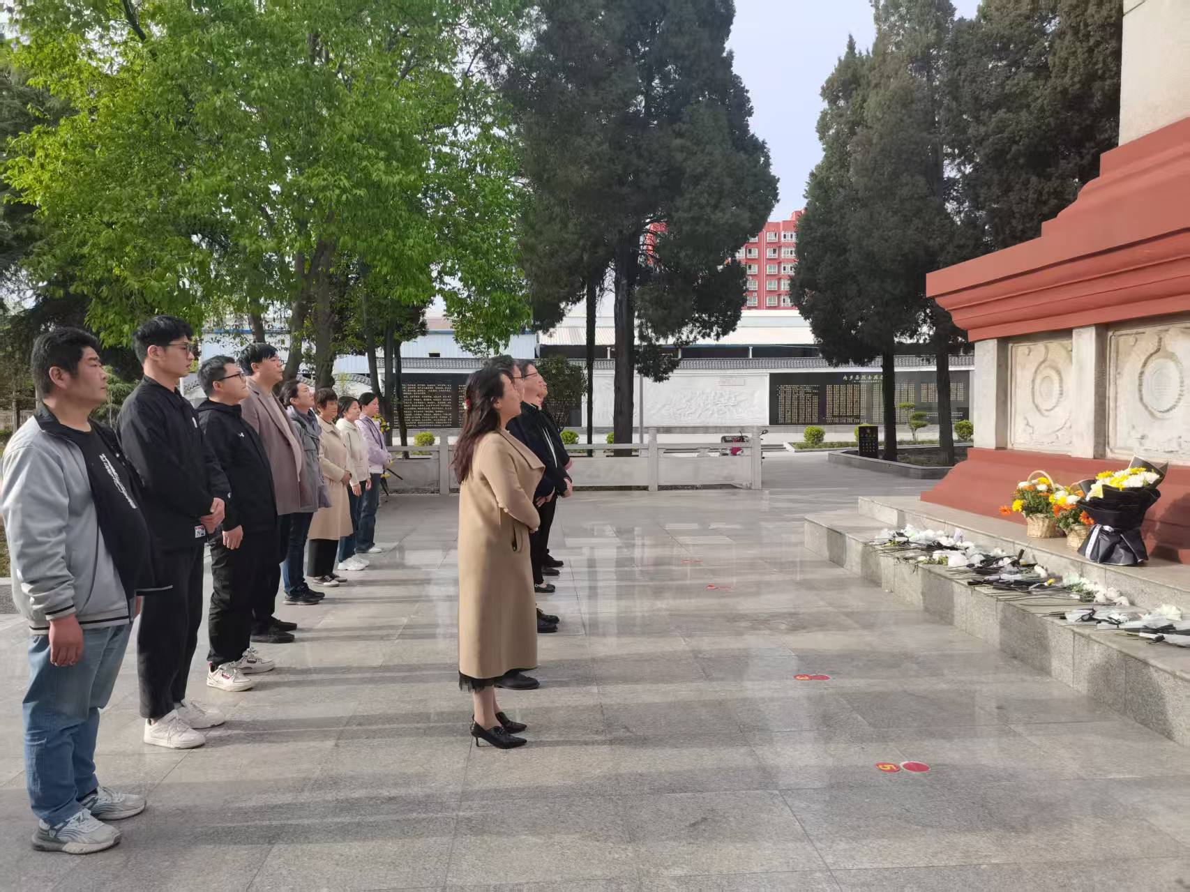 內(nèi)鄉(xiāng)縣婦幼保健院開(kāi)展清明祭英烈主題活動(dòng)