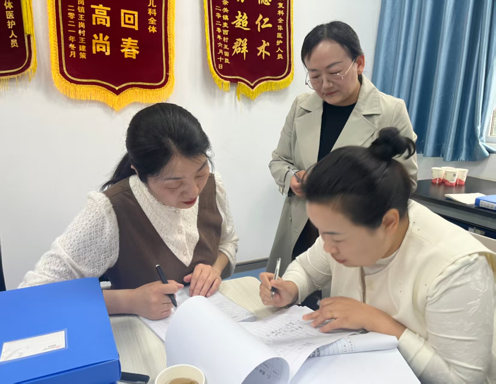 內(nèi)鄉(xiāng)縣殘疾人康復(fù)技術(shù)專家組蒞臨內(nèi)鄉(xiāng)縣婦幼保健院兒童康復(fù)科檢查指導(dǎo)工作