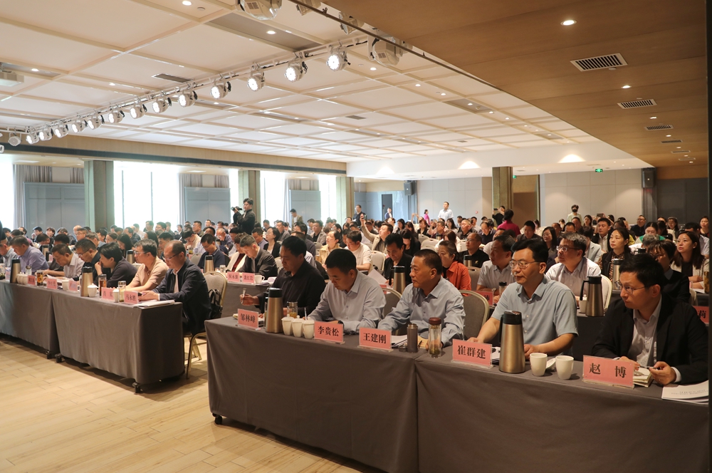 忠誠擔當　砥礪前行——南陽市召開２０２５年全市疾控、行政審批工作會議
