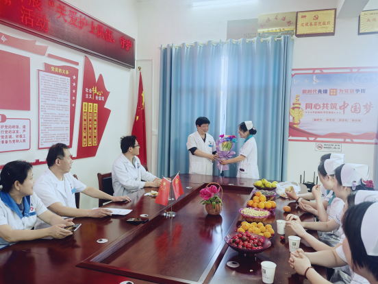 內(nèi)鄉(xiāng)縣夏館鎮(zhèn)衛(wèi)生院暖心慶護(hù)士節(jié) 關(guān)愛行動守護(hù)白衣天使