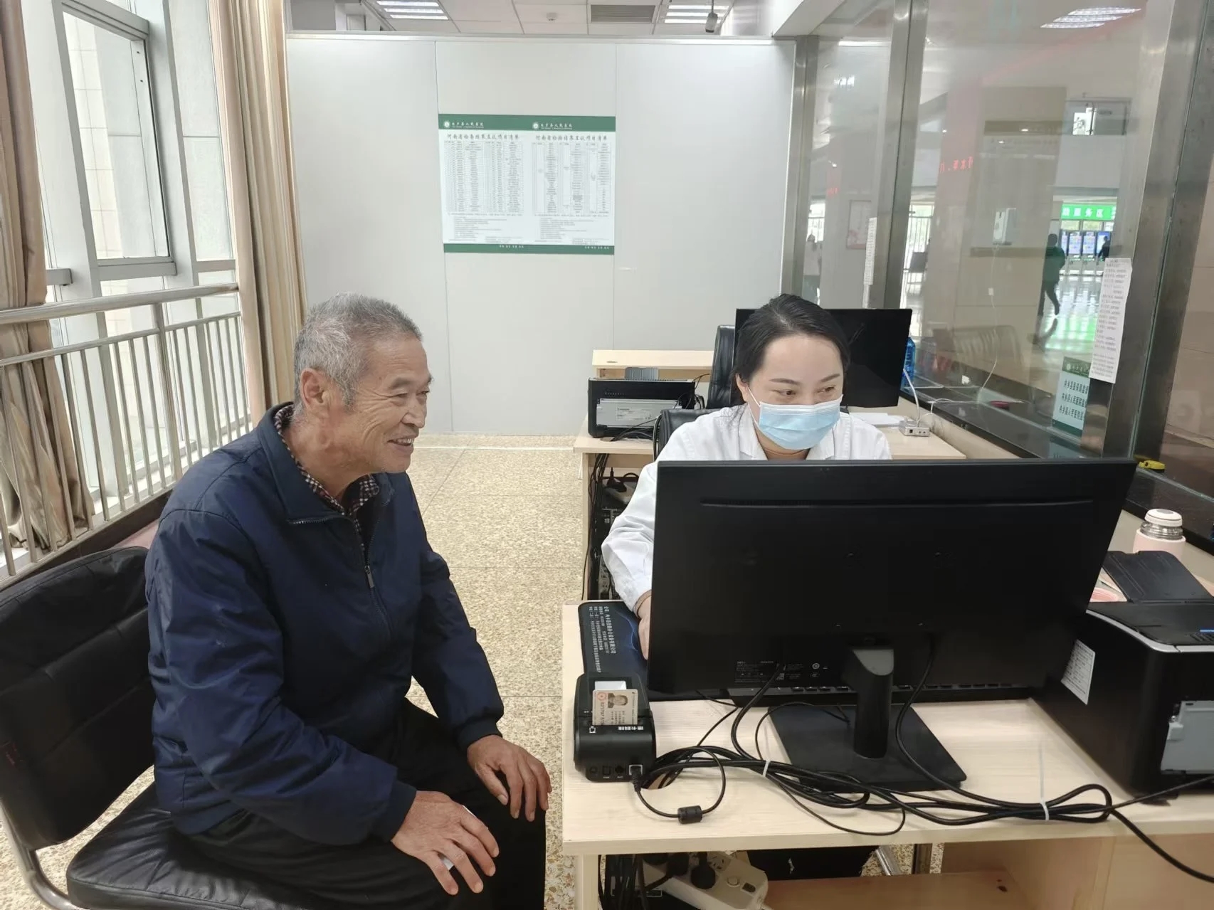 河南省內(nèi)鄉(xiāng)縣：簡易門診“小窗口”托起慢病便民“大民生”，書寫營商環(huán)境暖心答卷