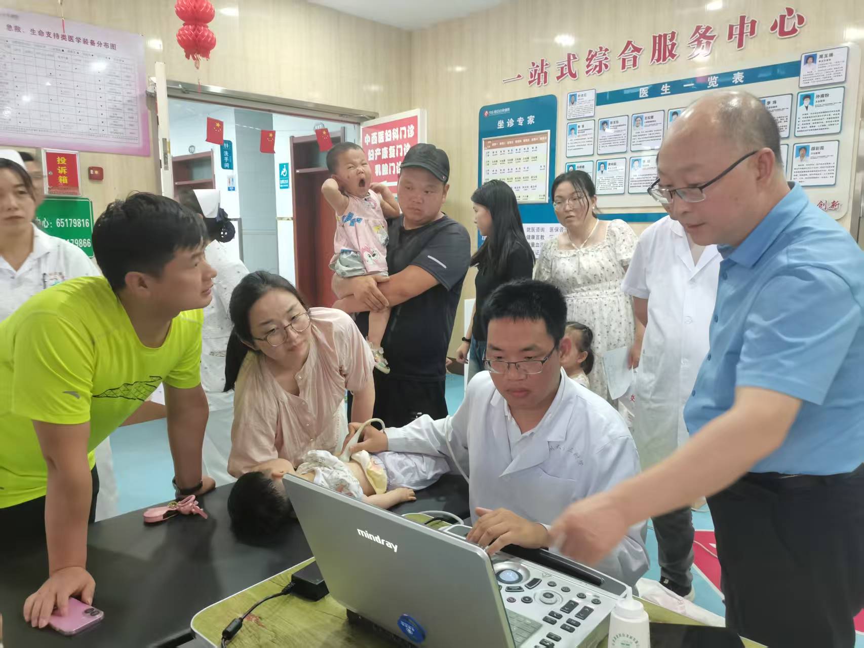 “醫(yī)路童行”先心病及出生缺陷義診篩查活動走進(jìn)內(nèi)鄉(xiāng)縣 為患兒點(diǎn)亮“心”希望