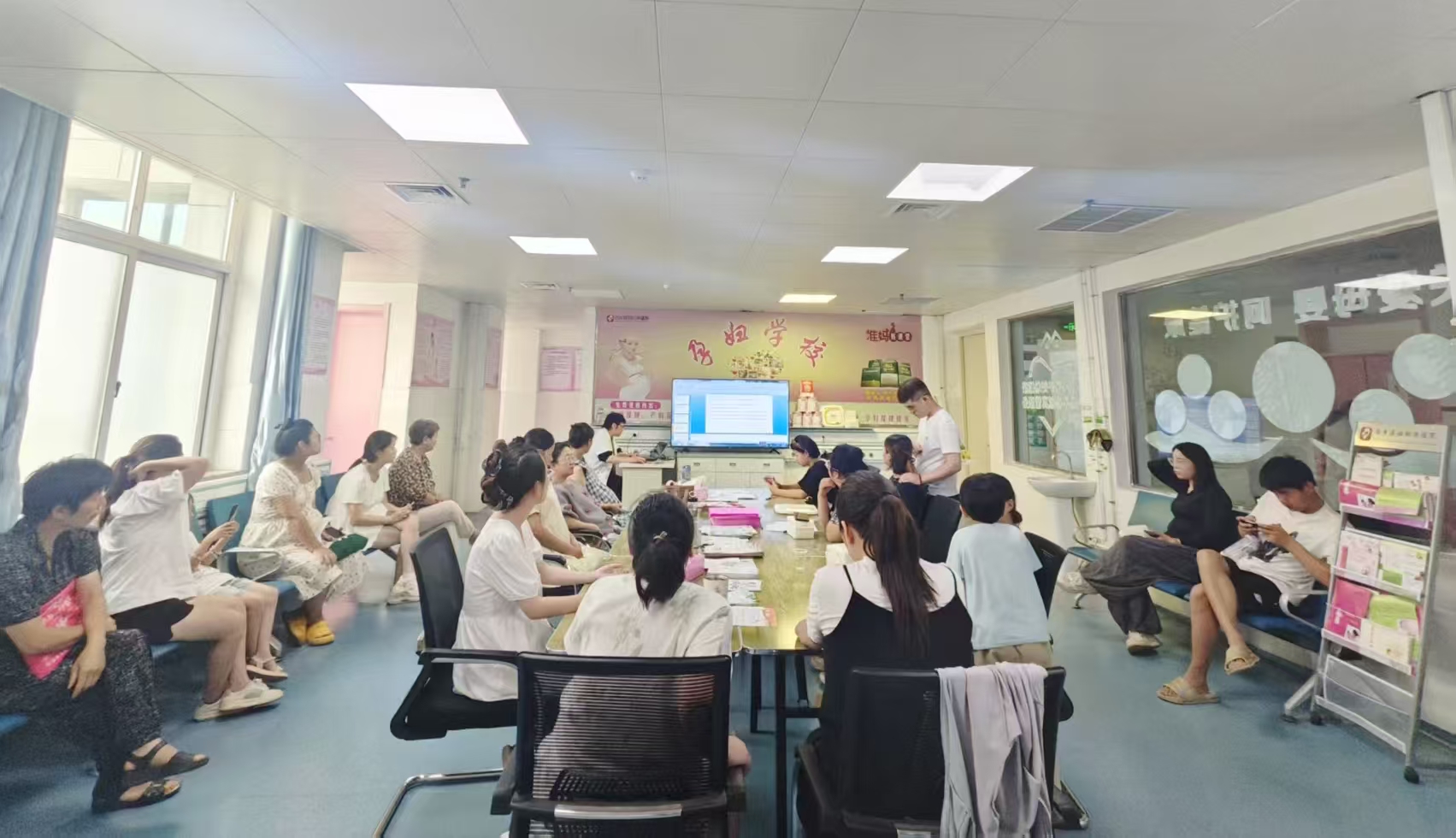 內(nèi)鄉(xiāng)縣婦幼保健院孕婦學(xué)校：普及產(chǎn)篩知識(shí) 守護(hù)母嬰健康