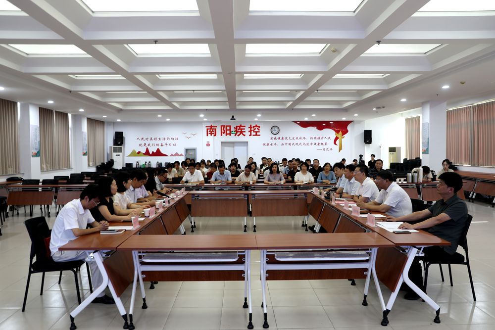 南陽師院研究生聯(lián)合培養(yǎng)工作站揭牌暨校外碩士生導(dǎo)師聘任儀式在南陽市疾控中心舉行